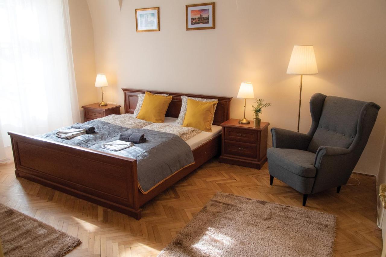 Theatroom Apartman Eger Bagian luar foto