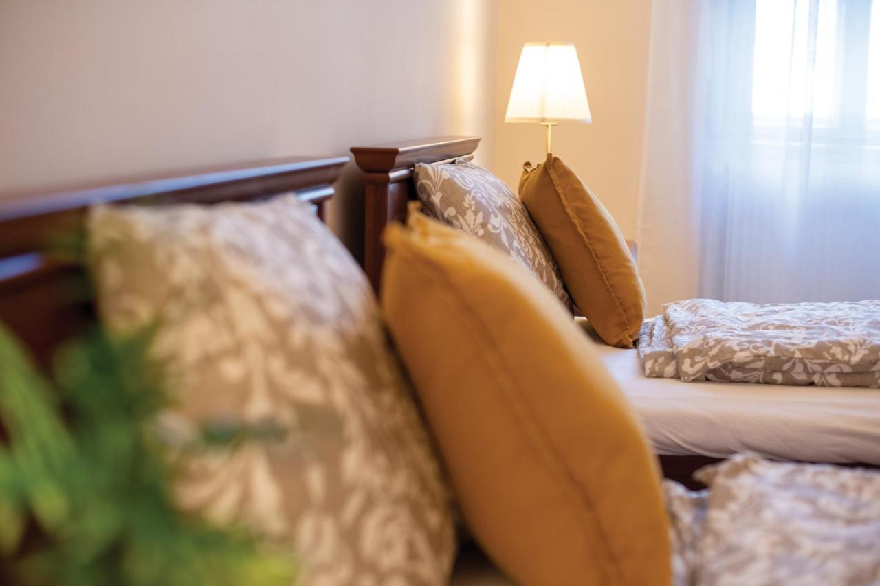 Theatroom Apartman Eger Bagian luar foto