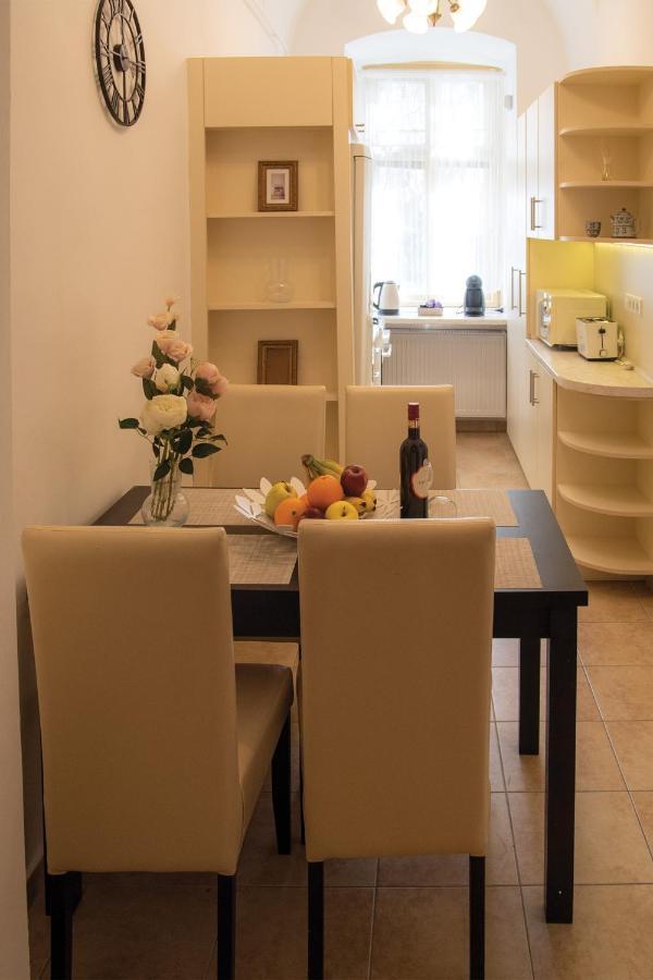 Theatroom Apartman Eger Bagian luar foto