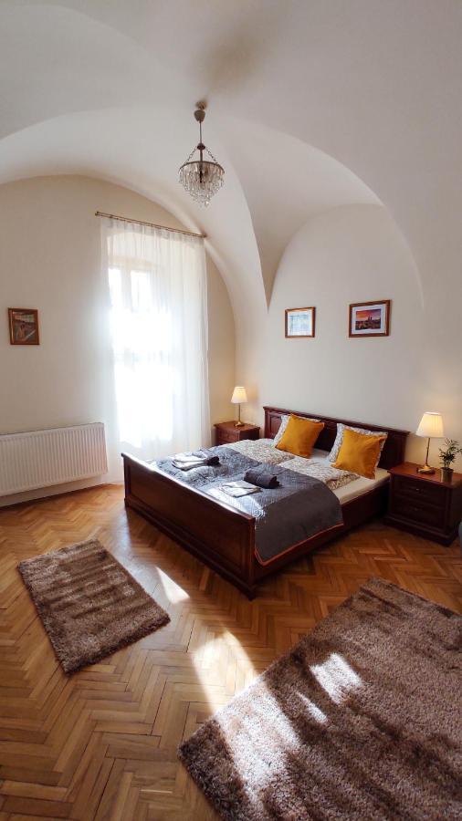 Theatroom Apartman Eger Bagian luar foto