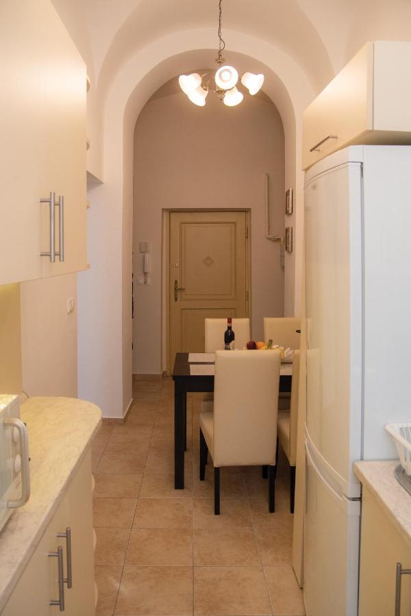 Theatroom Apartman Eger Bagian luar foto