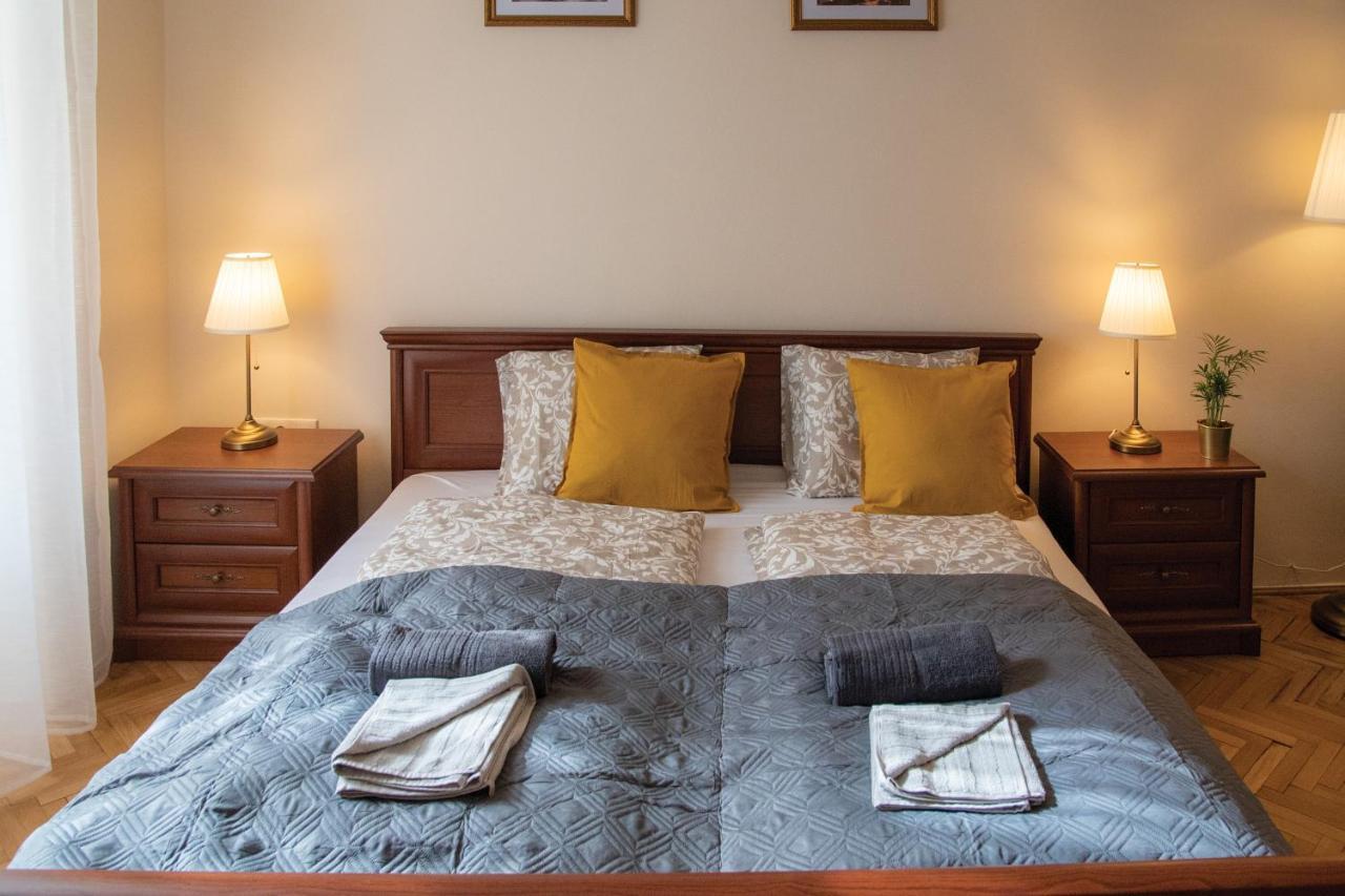 Theatroom Apartman Eger Bagian luar foto