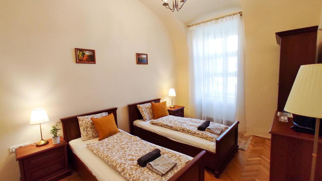 Theatroom Apartman Eger Bagian luar foto