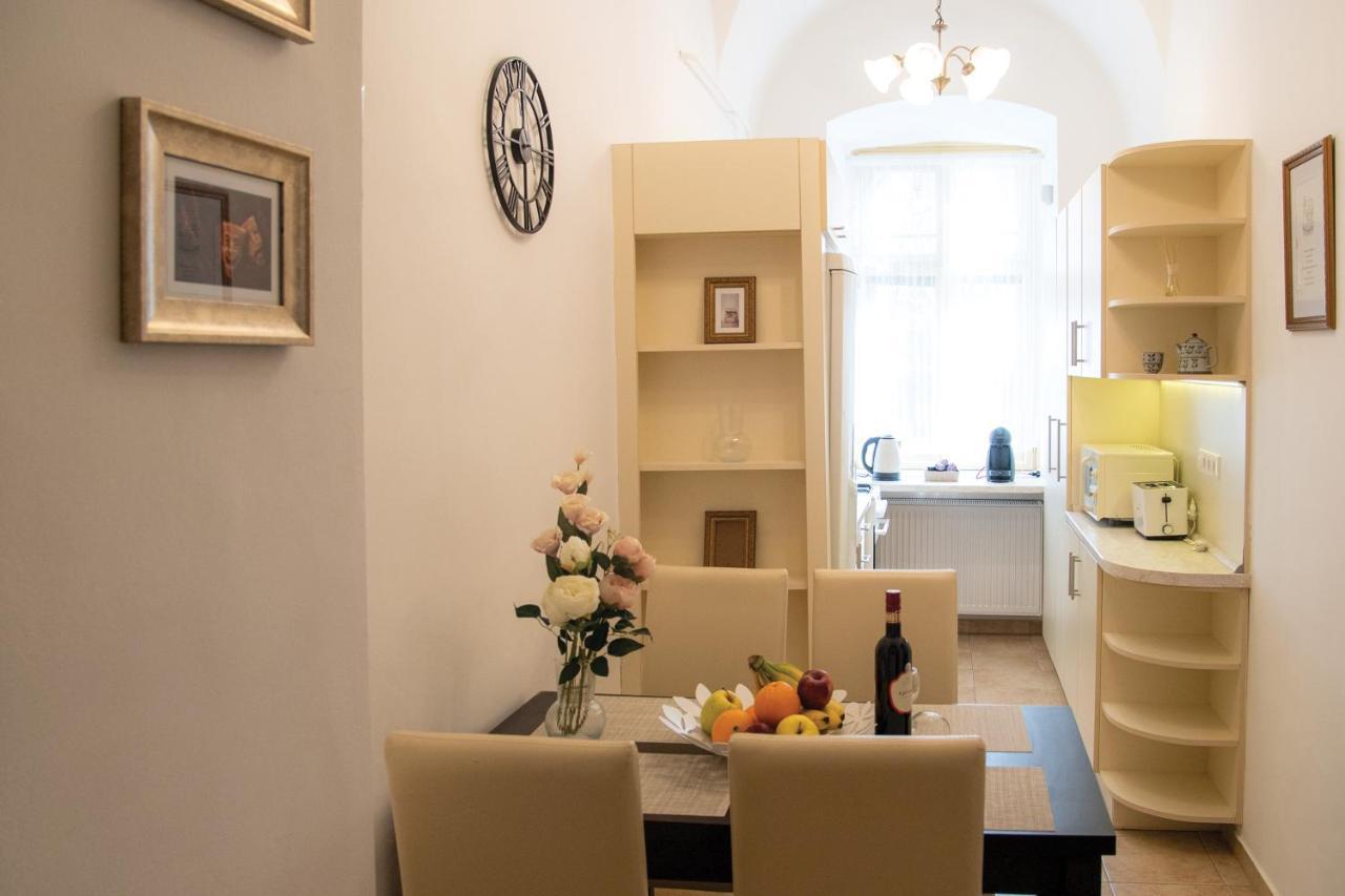 Theatroom Apartman Eger Bagian luar foto
