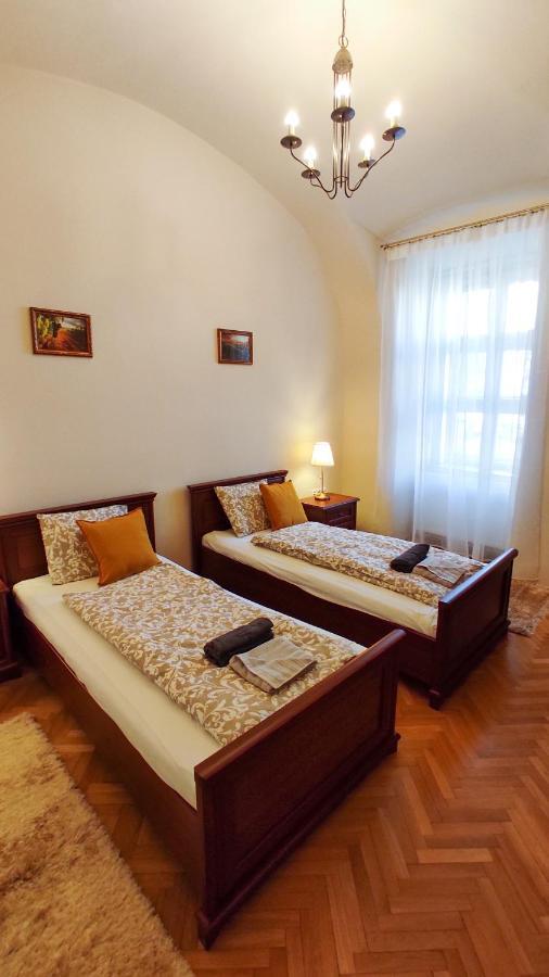 Theatroom Apartman Eger Bagian luar foto