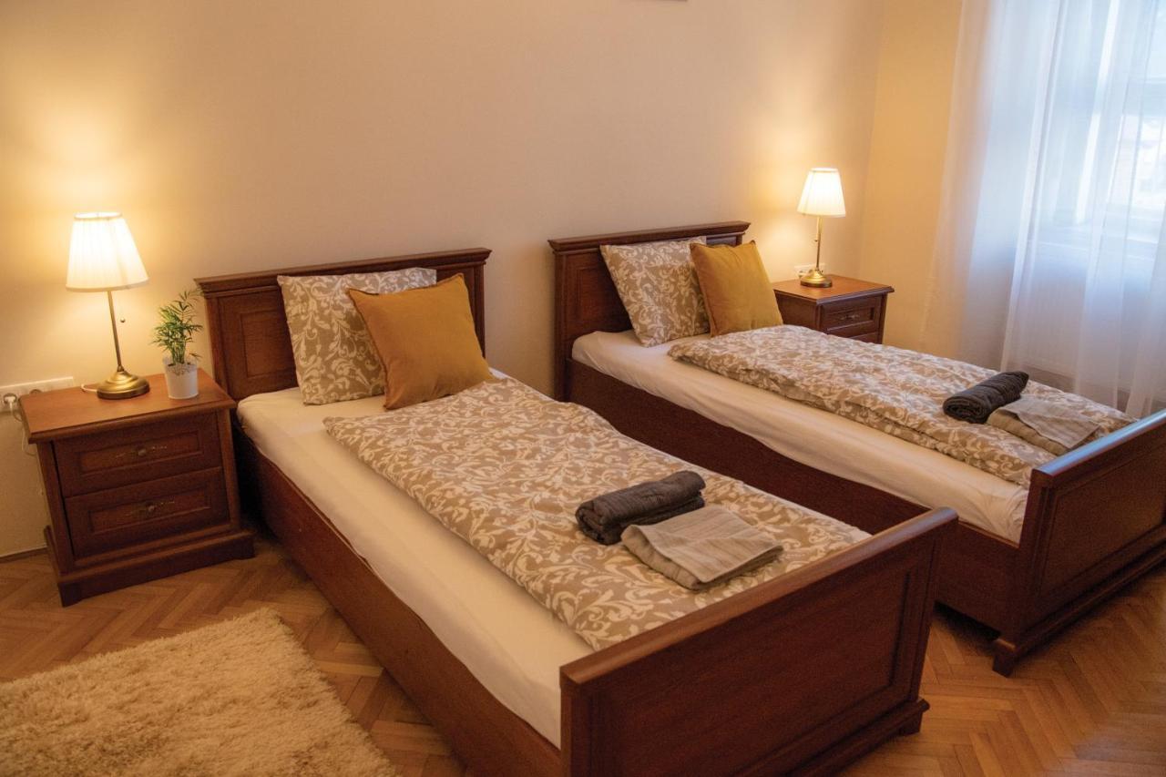 Theatroom Apartman Eger Bagian luar foto