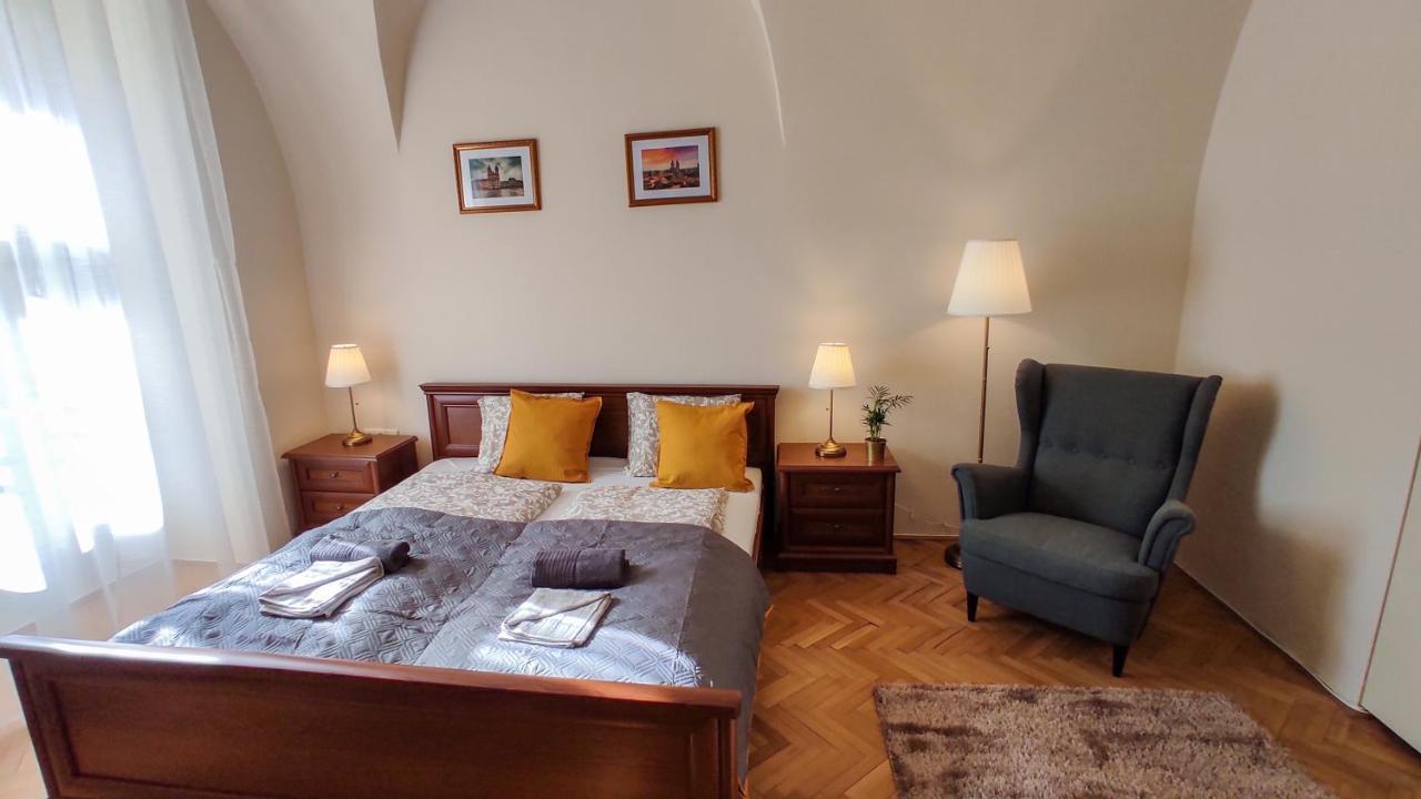 Theatroom Apartman Eger Bagian luar foto